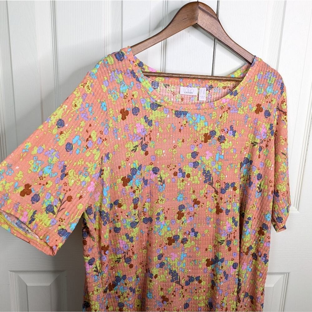 LOGO by Lori Goldstein Waffle Mesh Floral Top 2X Relaxed Textured Short Sleeve - Picture 6 of 11